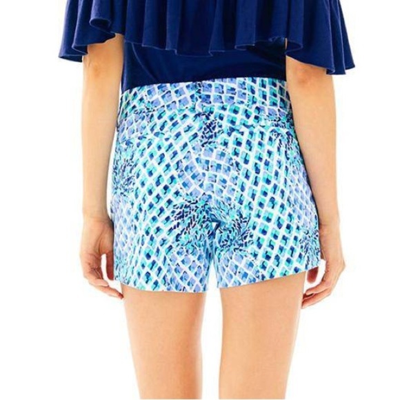 Lilly Pulitzer Callahan 5” Short in Resort White Toe In Pineapple Lace Sz 6 - Picture 3 of 12